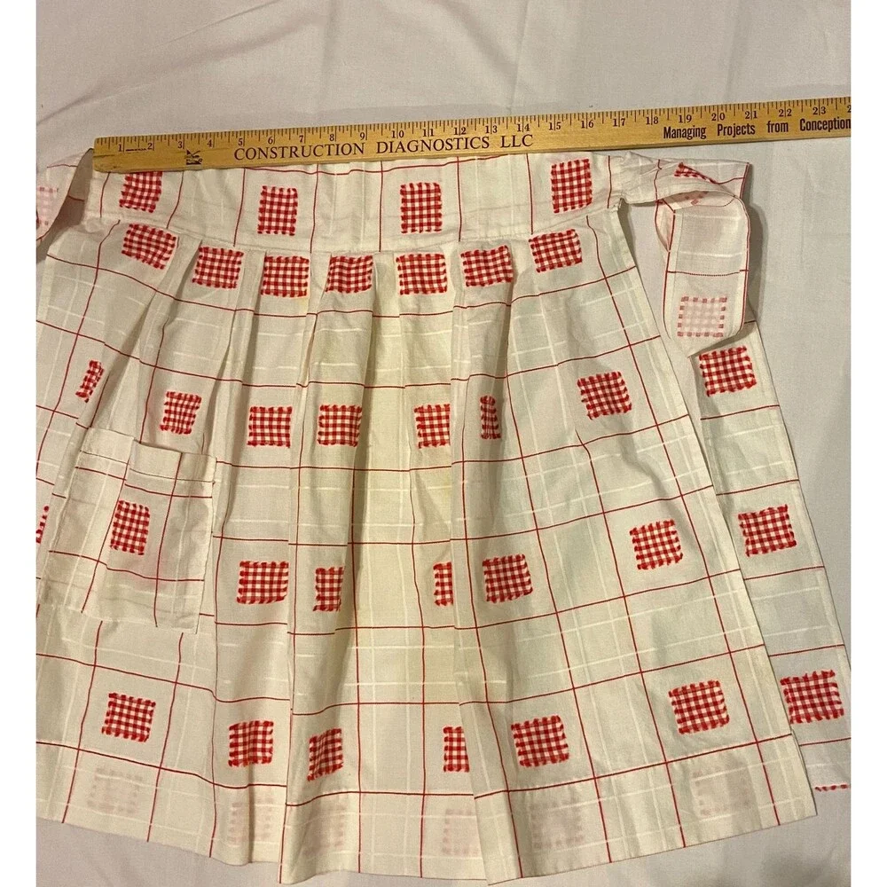 #5743 Womens VTG Handmaden White and Red Checkered Cotton Half Apron with Pocket